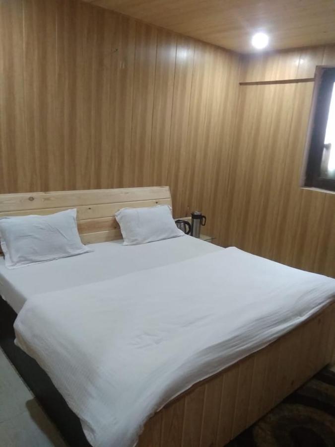 Hotel Charanpaduka 바드리나트 외부 사진